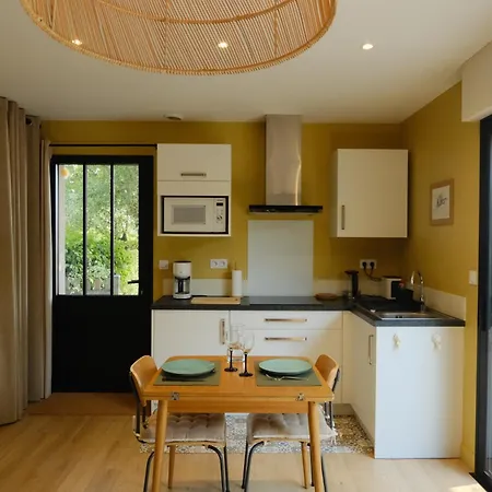 Holiday home Au Petit Manoir Montbert